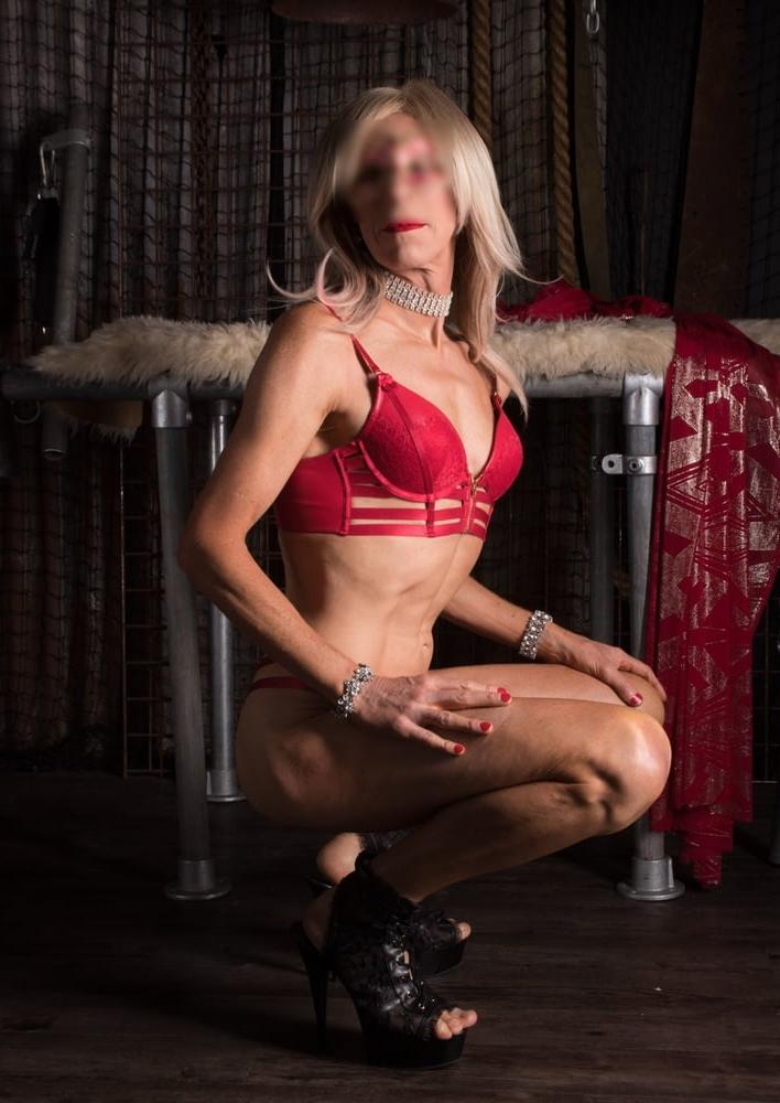 25P Alessia rocks this sexy dungeon photoshoot
