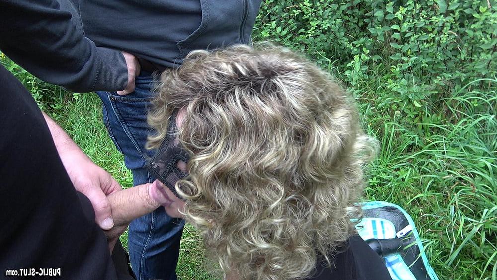 14P Jessica sucks off lots of guys at a dogging spot