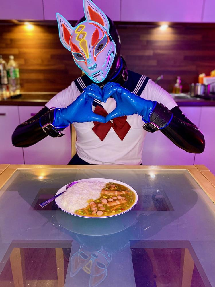 11P #LatexSeries 01 - Stuck At Home - In The Kitchen