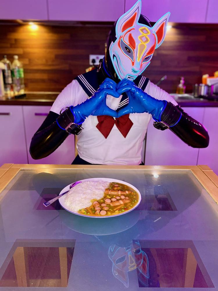 11P #LatexSeries 01 - Stuck At Home - In The Kitchen