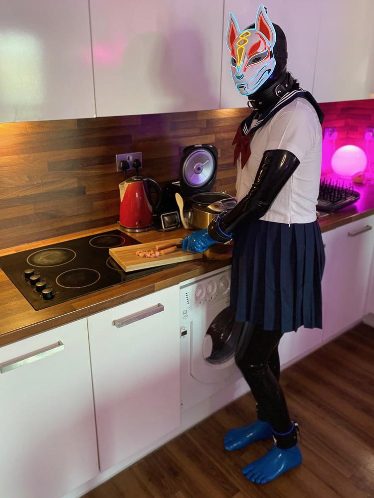 11P #LatexSeries 01 - Stuck At Home - In The Kitchen