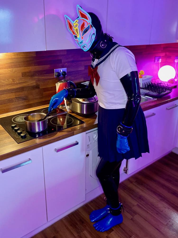 11P #LatexSeries 01 - Stuck At Home - In The Kitchen