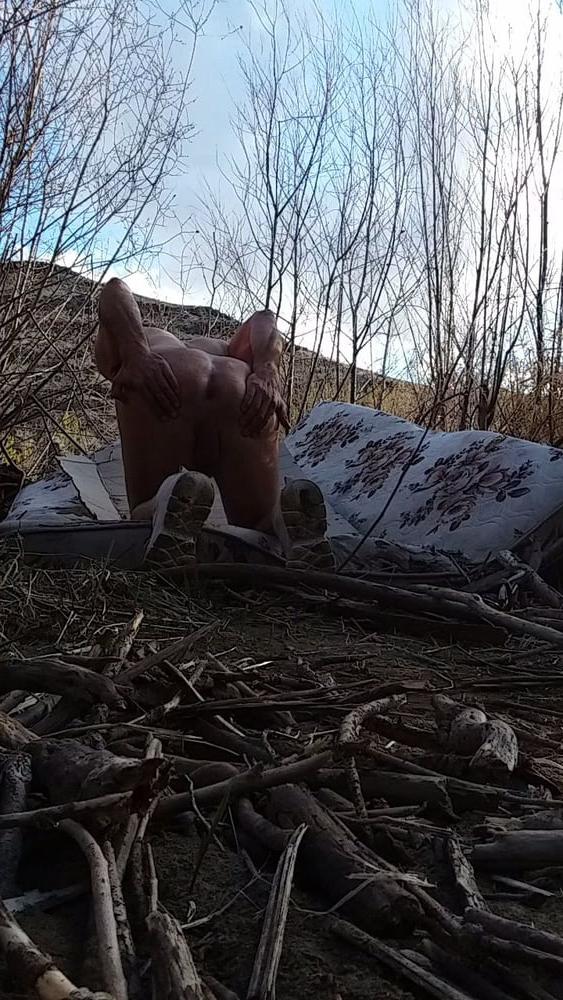 4P Found old bed for someone to fuck me on