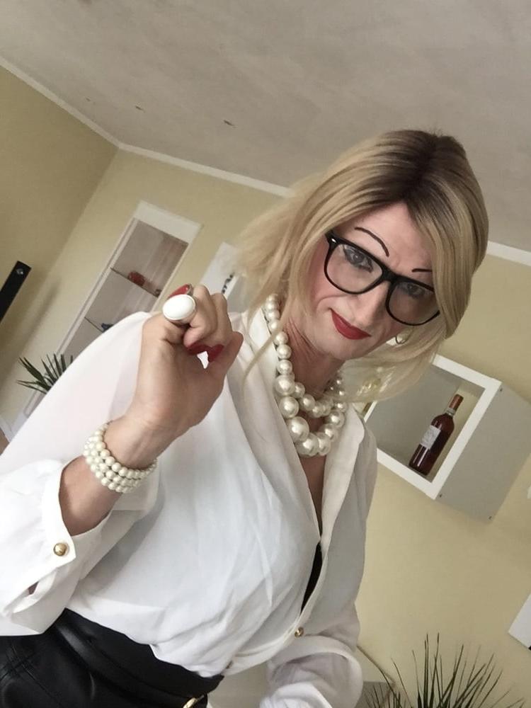 24P Shemale milf 2021 7