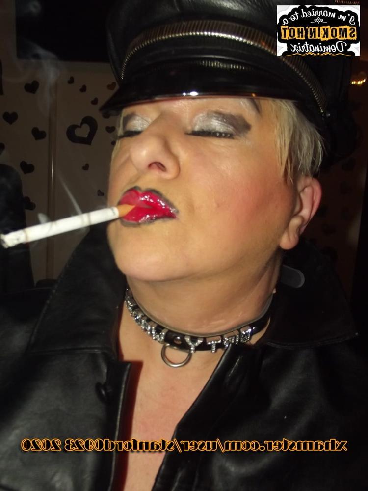 25P SMOKING DOMINATRIX PT 1