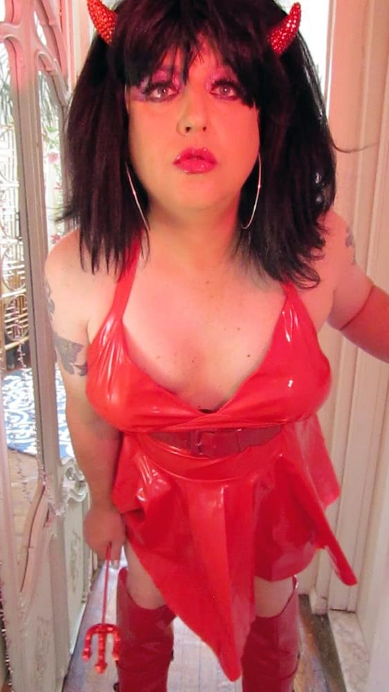 7P Kellystar518 - Devil Doll