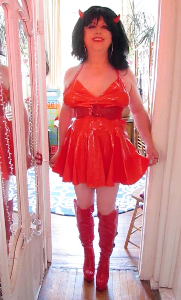 7P Kellystar518 - Devil Doll