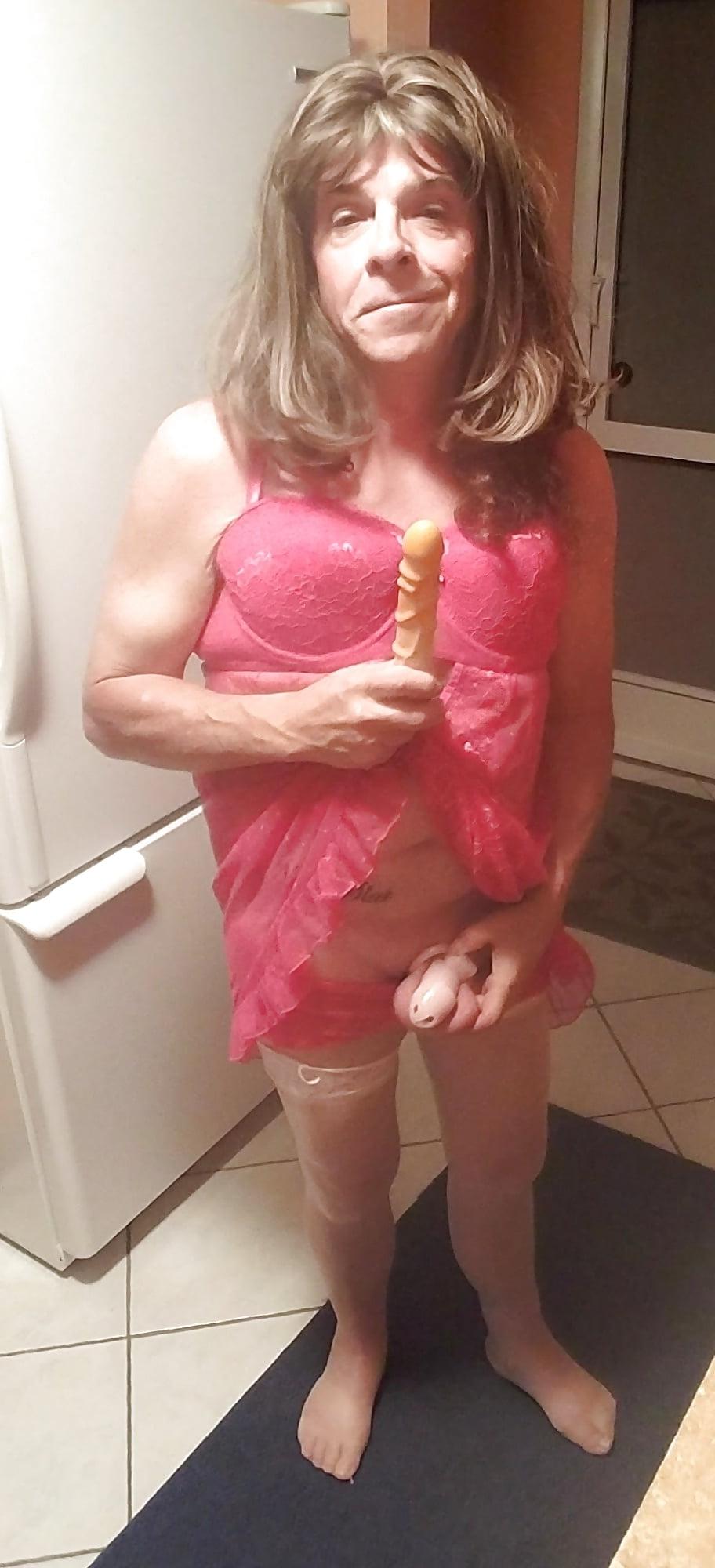 25P Roberta dresed in  her red nighty at home !!!!