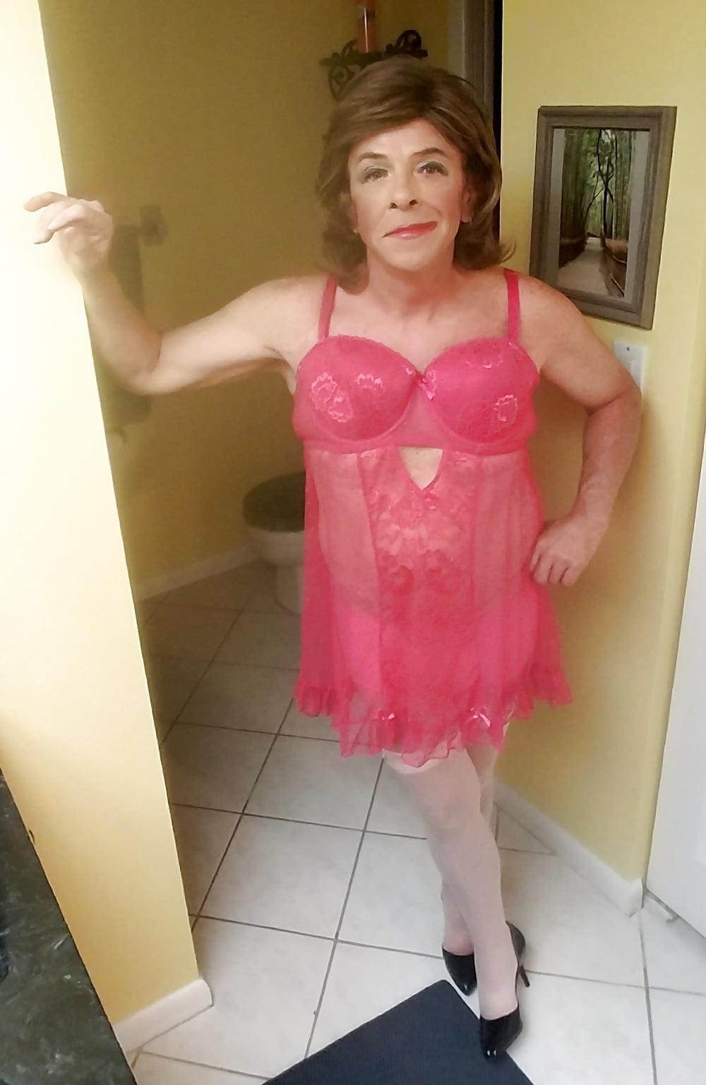 25P Roberta dresed in  her red nighty at home !!!!