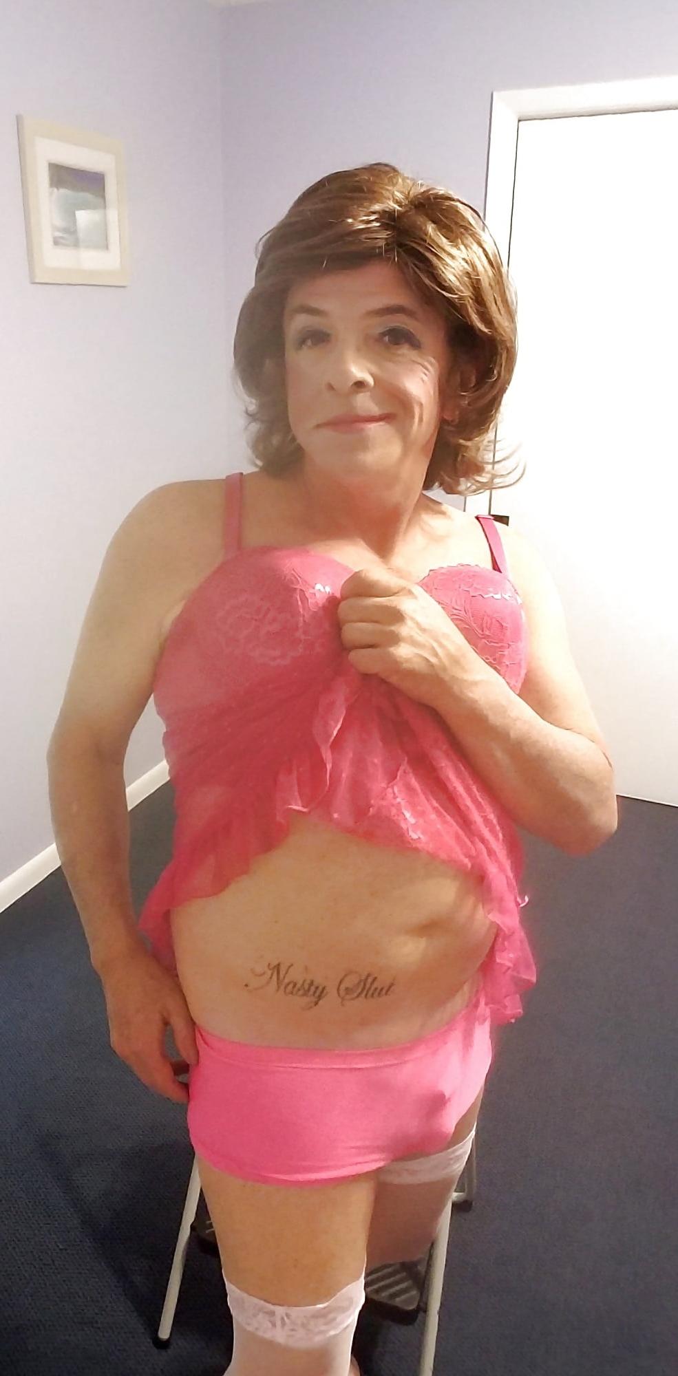 25P Roberta dresed in  her red nighty at home !!!!
