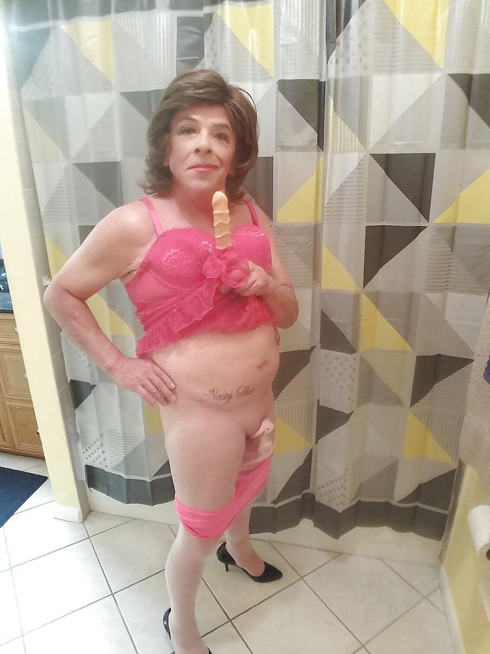25P Roberta dresed in  her red nighty at home !!!!