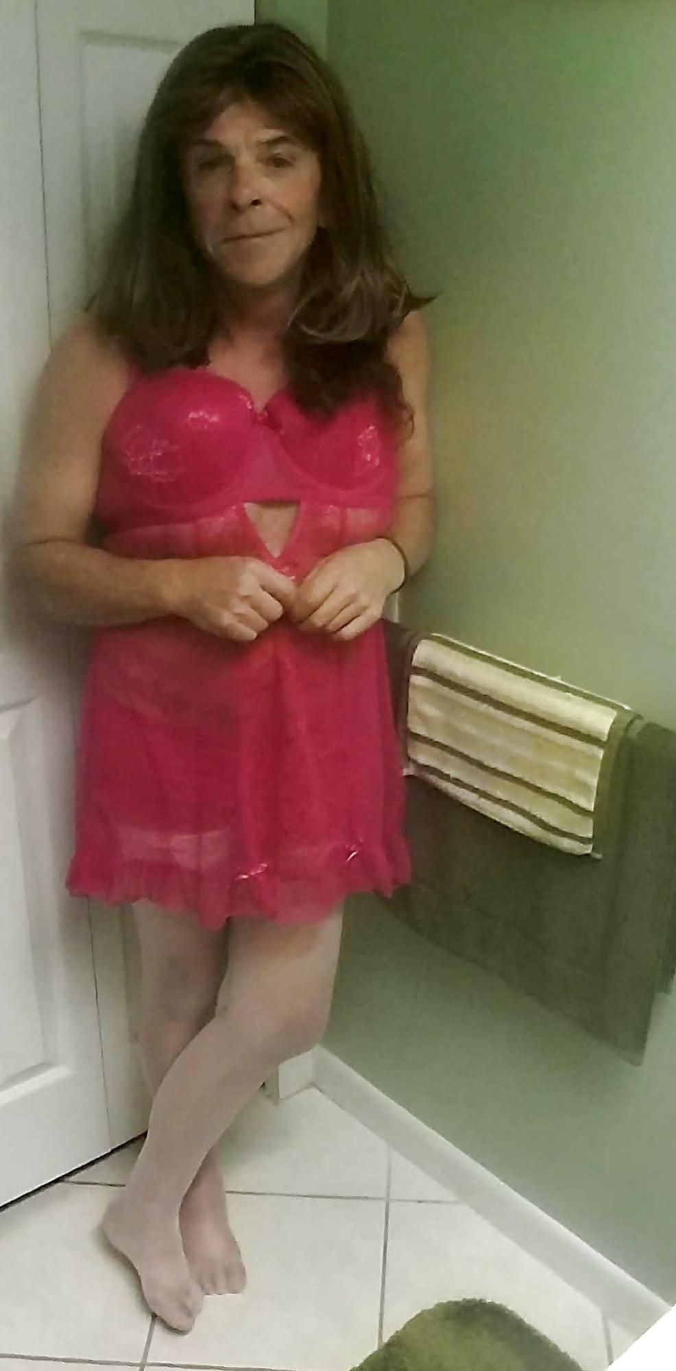 25P Roberta dresed in  her red nighty at home !!!!