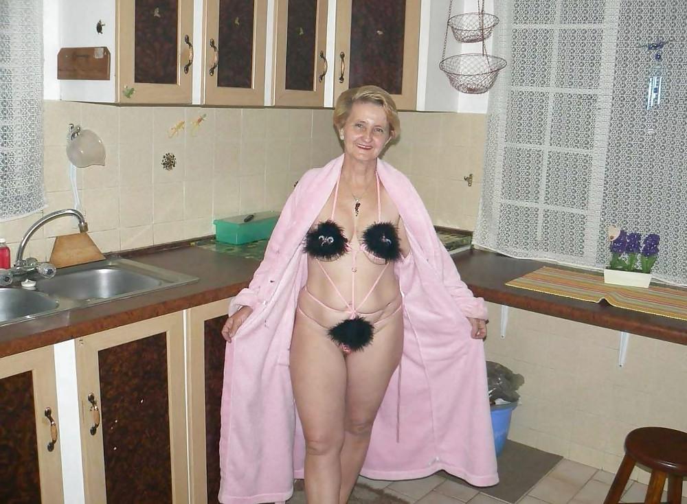 25P Granny in the kitchen preparing her gray-haired pussy