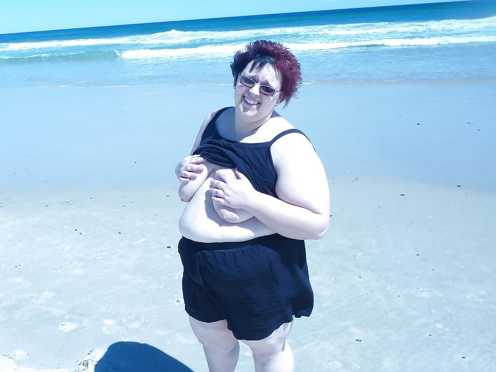 25P Bitch At The Beach