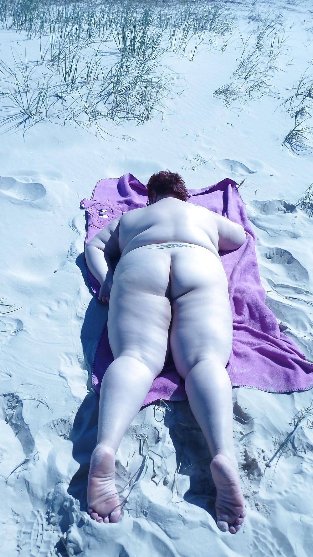 25P Bitch At The Beach