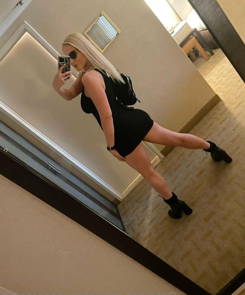 20P Vanessa Cage nude