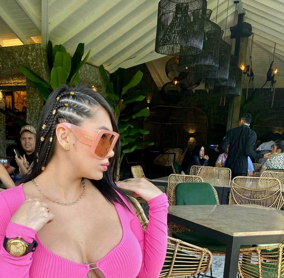 6P Bombshell Mel nude