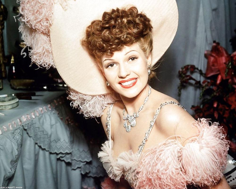 9P Rita Hayworth, a Diva from the Past