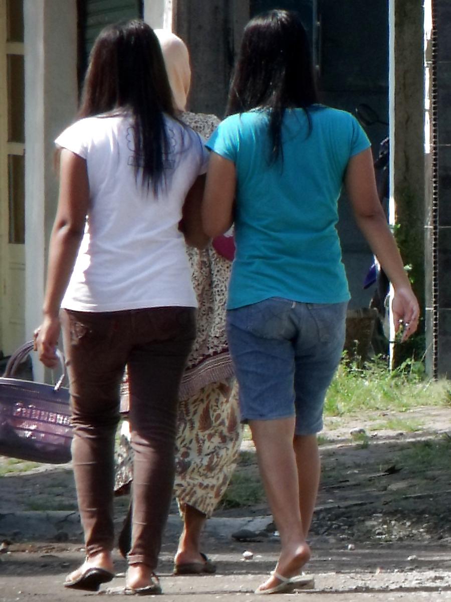 17P Sexy Teen in Tight Jeans