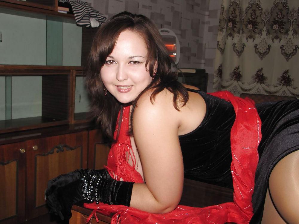 25P Brunette in nice pantyhose