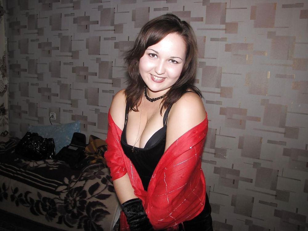 25P Brunette in nice pantyhose