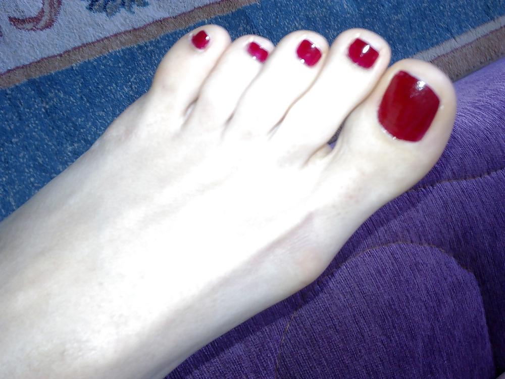 25P Turkish women has great body and foot