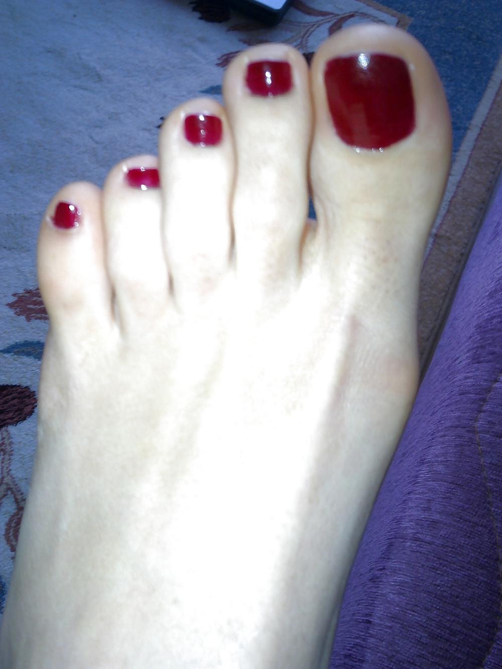 25P Turkish women has great body and foot
