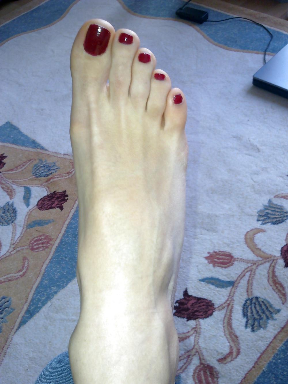 25P Turkish women has great body and foot