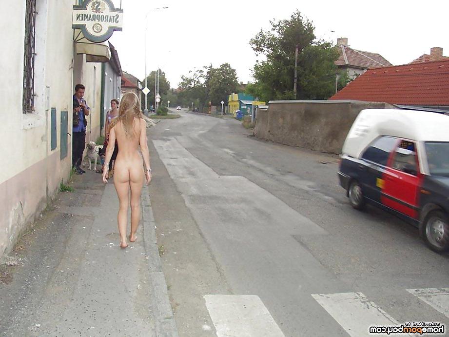 25P Walking nude on the street