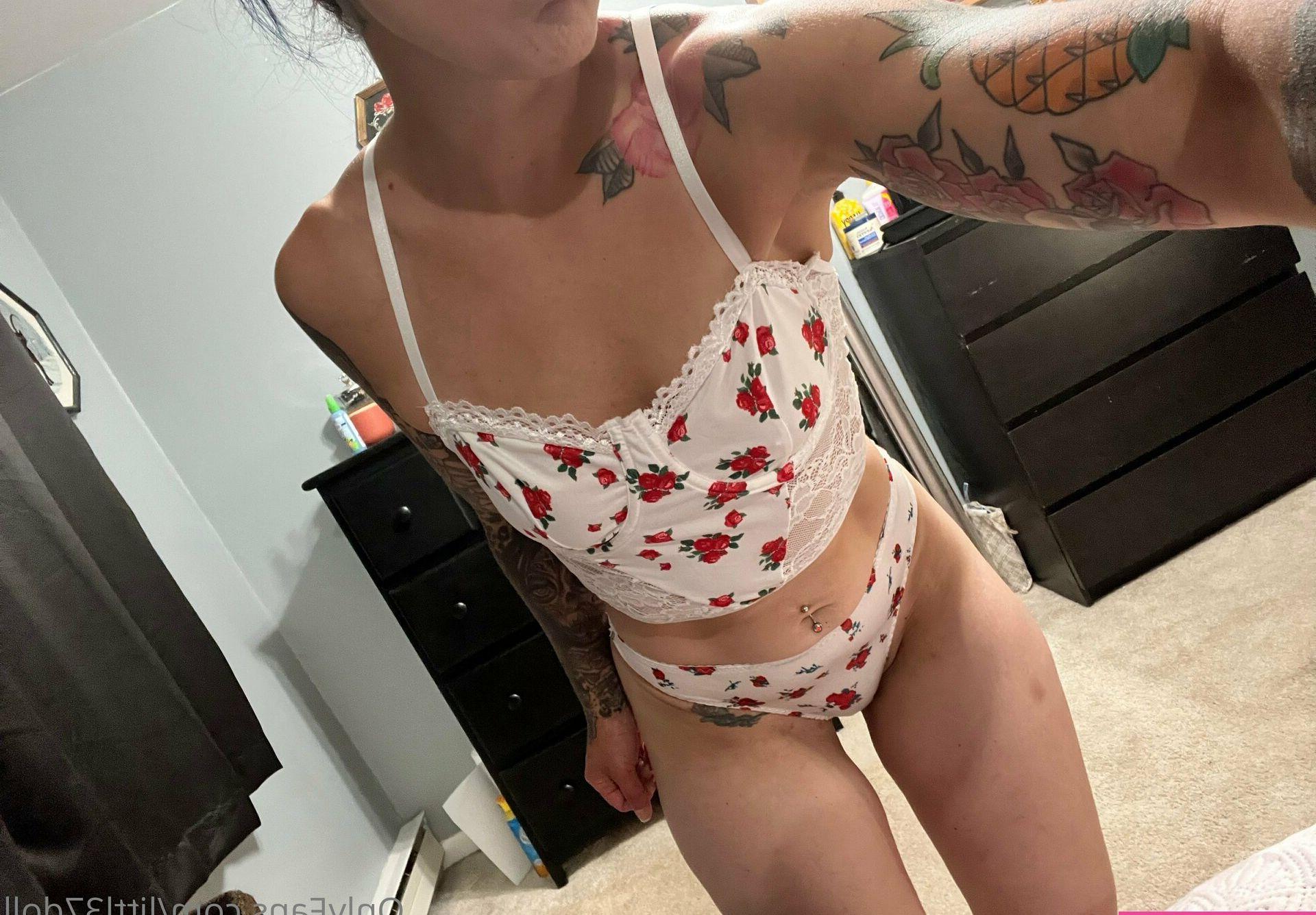 25P Little Doll nude