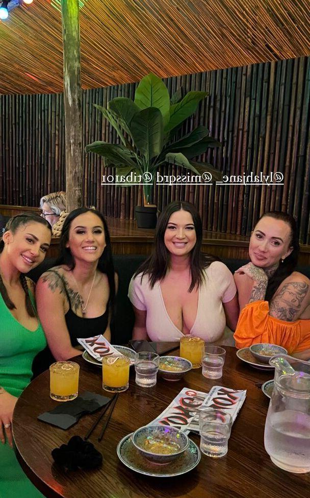 6P Buxom_babenz nude