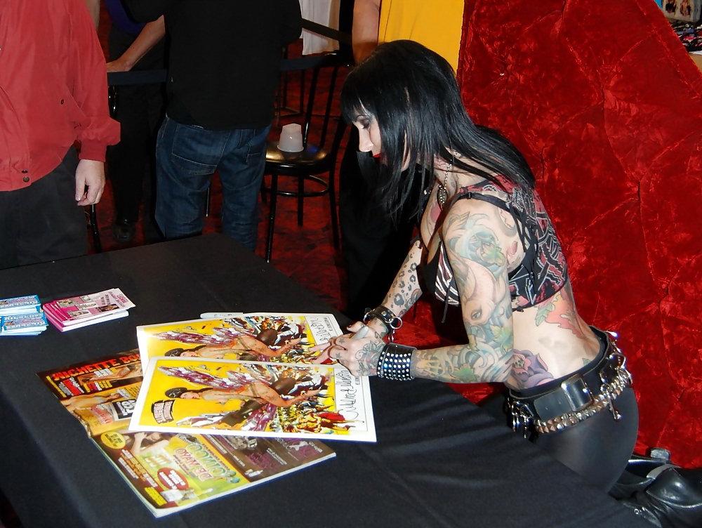 15P Michelle Bombshell McGee - Mistress Shows Tattoos - PunXXX