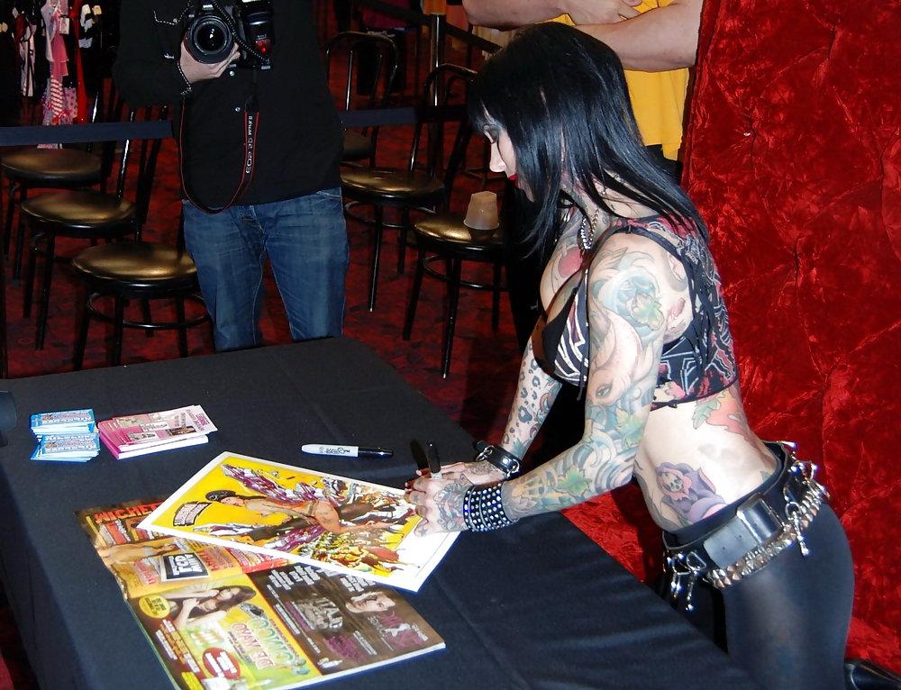 15P Michelle Bombshell McGee - Mistress Shows Tattoos - PunXXX