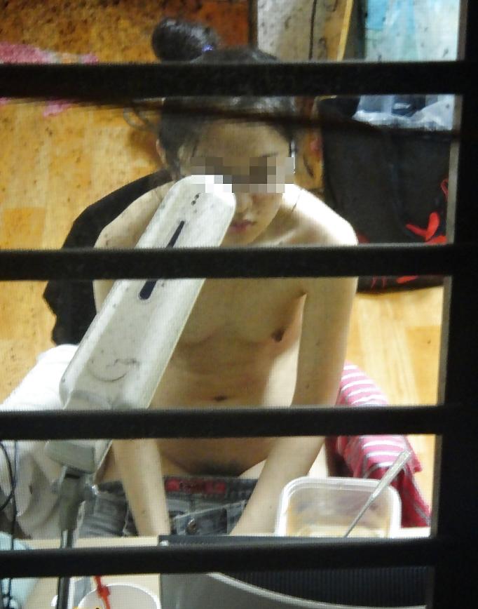 25P Korean hidden cam voyeur
