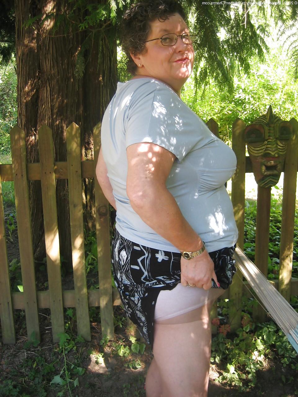 25P Grannys in pantyhose i would love to fuck