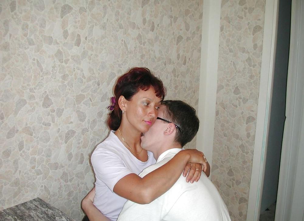 25P HOUSEWIFE & BOY KITCHEN FUCK C5M