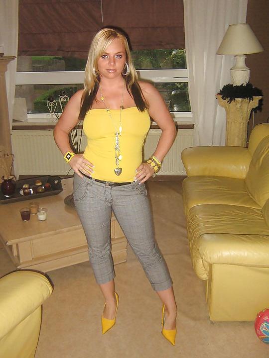 25P Gorgeous Dutch Chick Sam Facebook Pics