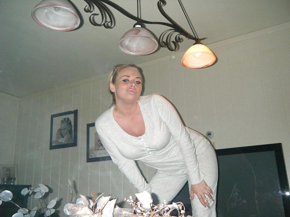 25P Gorgeous Dutch Chick Sam Facebook Pics