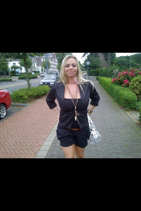 25P Gorgeous Dutch Chick Sam Facebook Pics