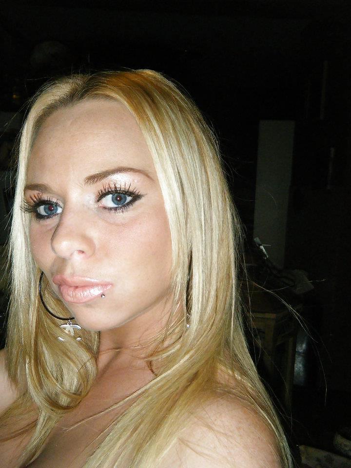 25P Gorgeous Dutch Chick Sam Facebook Pics