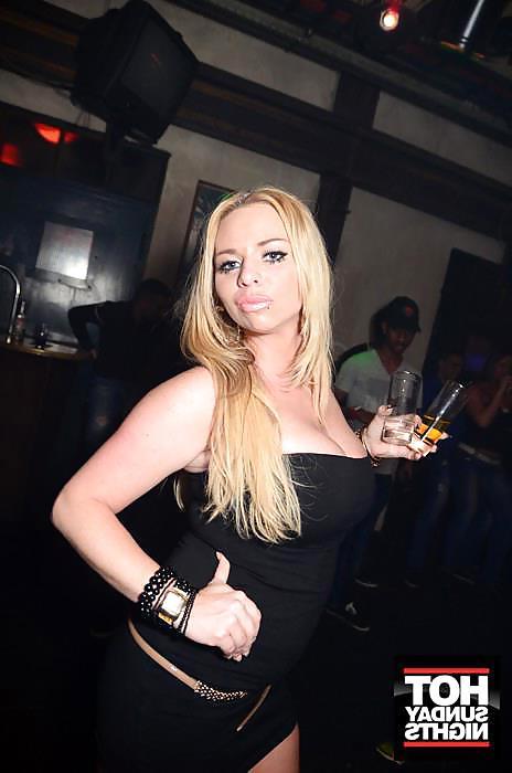 25P Gorgeous Dutch Chick Sam Facebook Pics