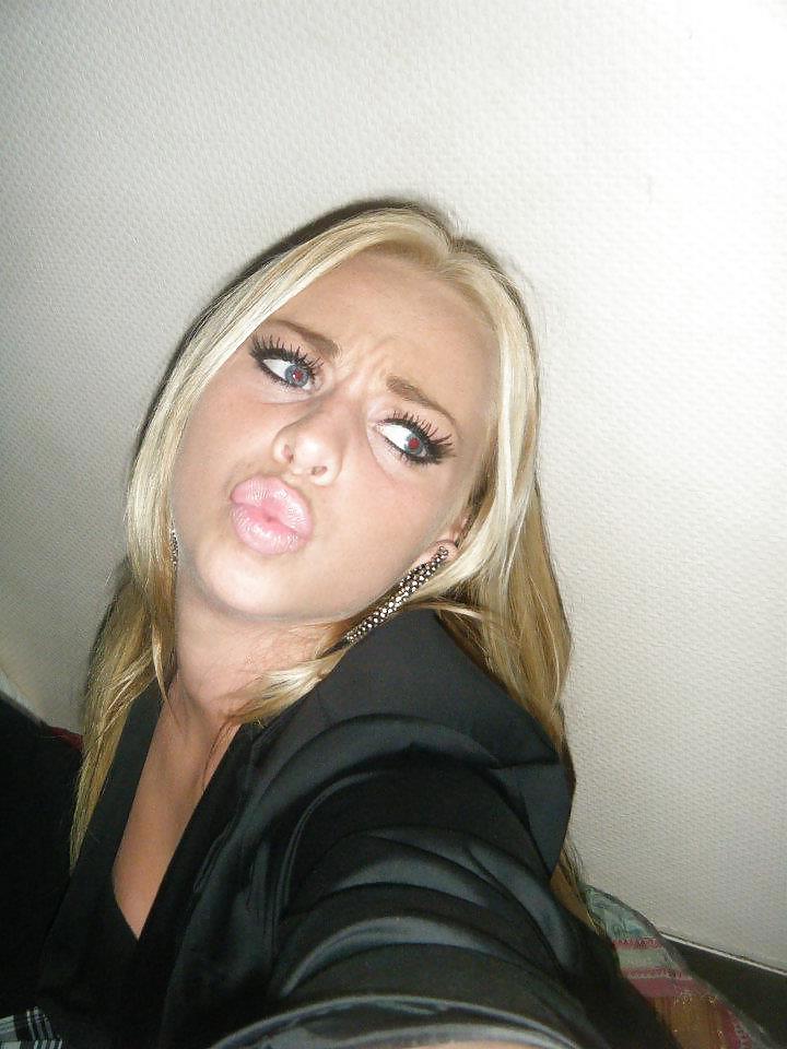 25P Gorgeous Dutch Chick Sam Facebook Pics