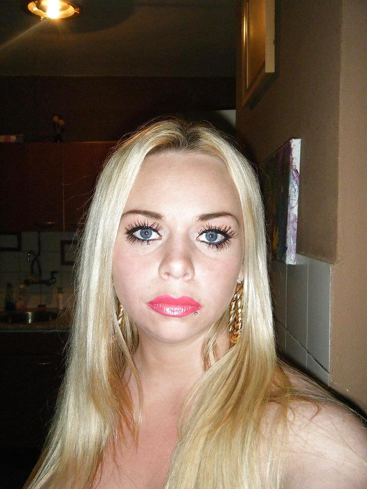 25P Gorgeous Dutch Chick Sam Facebook Pics