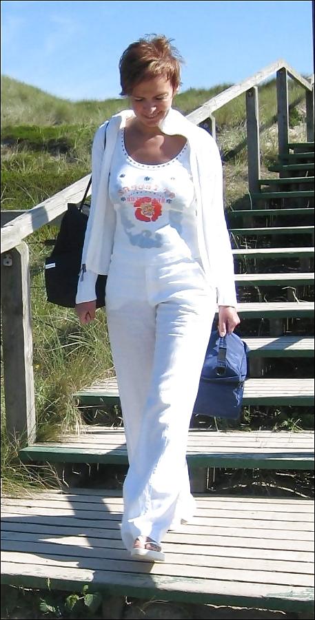 25P Mature Wife On Holiday
