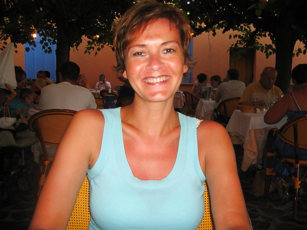 25P Mature Wife On Holiday