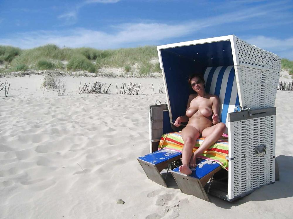 25P Mature Wife On Holiday