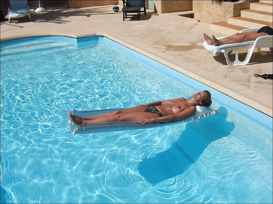 25P Mature Wife On Holiday