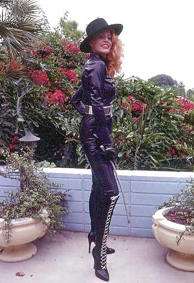 25P Mature Domme
