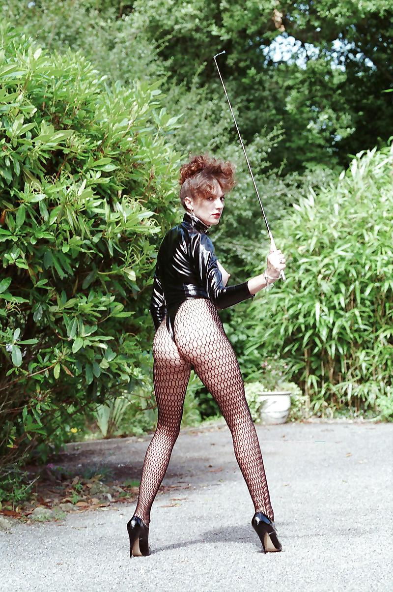 25P Mature Domme