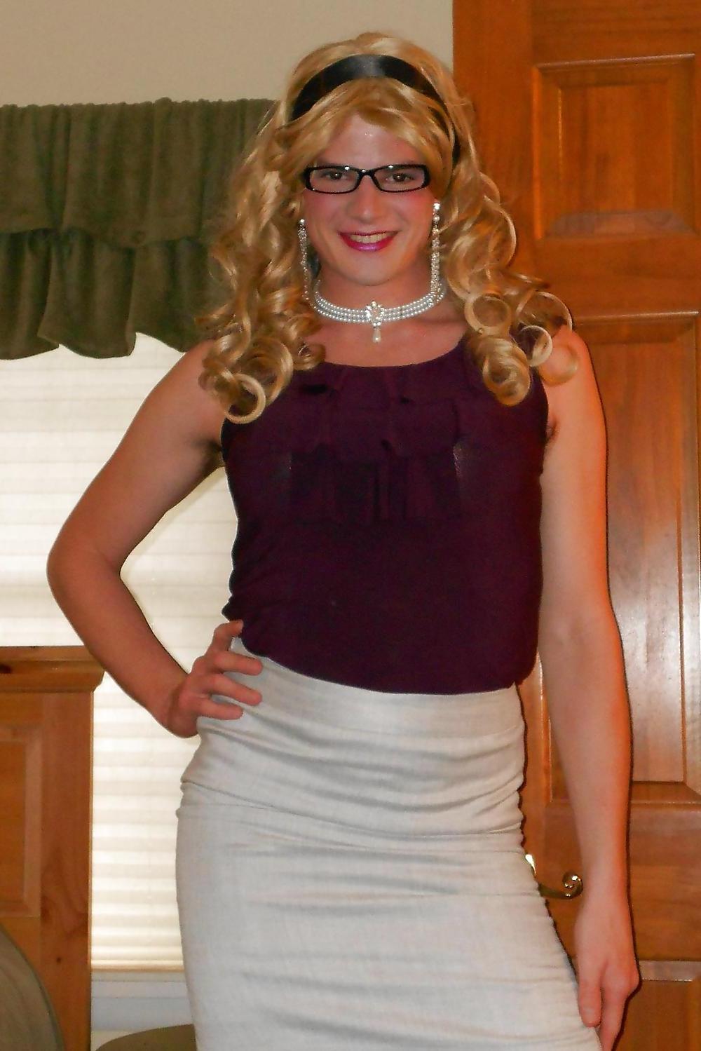 25P Sissy Vanessa Librarian